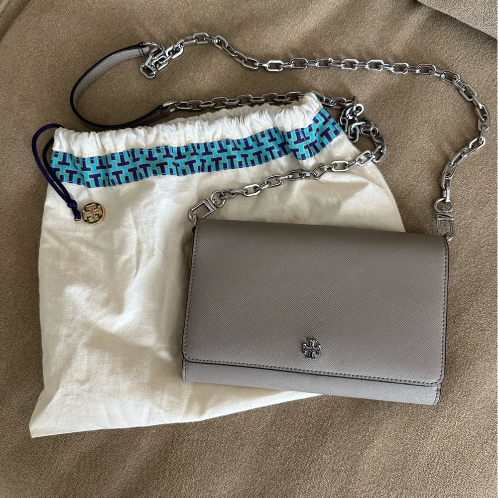 Tory Burch Robinson Wallet & Chain